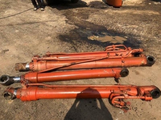 ขาย(กระบอก บูม อาร์ม บุ้งกี๋)  80,000 บาท HITACHI EX200-3 SUPER  รถอยู่  นครปฐม โทร 0610710295  สนใจ รายการสินค้า อื่นๆ ที่ เว็ปไชค์ Truck2Hand https://www.truck2hand.com/index.php?actions=content/search&amp;member_id=136193  Facebook ส่วนตัวทัก Http://ww