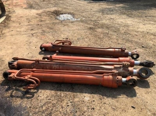 ขาย(กระบอก บูม อาร์ม บุ้งกี๋)  80,000 บาท HITACHI EX200-3 SUPER  รถอยู่  นครปฐม โทร 0610710295  สนใจ รายการสินค้า อื่นๆ ที่ เว็ปไชค์ Truck2Hand https://www.truck2hand.com/index.php?actions=content/search&amp;member_id=136193  Facebook ส่วนตัวทัก Http://ww