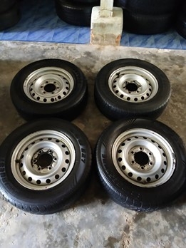 ล้อ6รูขอบ15พร้อมยางบริสโตน215/65/15ปี16