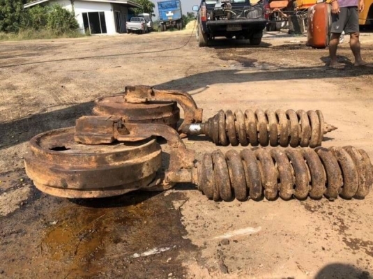ขาย (ล้อนำ 2 ล้อติดขาจับ  ) 10,000 บาท  HITACHI EX200-3 SUPER   รถอยู่  นครปฐม โทร 0610710295  สนใจ รายการสินค้า อื่นๆ ที่ เว็ปไชค์ Truck2Hand https://www.truck2hand.com/index.php?actions=content/search&amp;member_id=136193  Facebook ส่วนตัวทัก Http://www