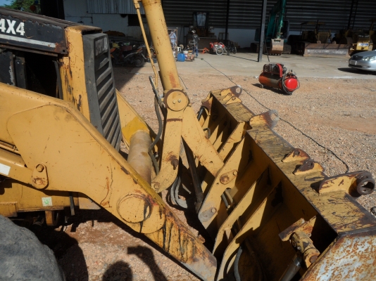 428b CAT 4X4 ตักหน้าขุดหลังขายถูก285,000บาทขับ4ล้อรตัก2.5คิวยกสูง3เมตรเกียร์ทอร์คเครื่องดีเซล4สูบปั้มแรงรถราคาถูกสนใจโทร081-989-1989หรั่งครับ