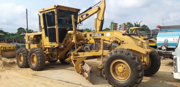 รถเกรด CAT 140 G