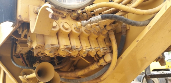 รถเกรด CAT 140 G