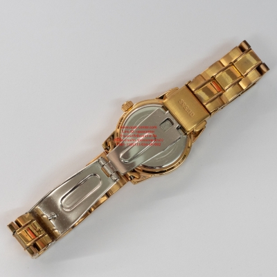 นาฬิกาข้อมือสตรี Guess สายสแตนเลส รุ่น W0572L4 - สีพิงโกลด์ สภาพใหม่