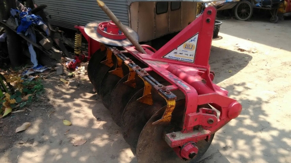 ผานพรวน6ใบ24นิ้วช่วง11สภาพสวยส่งใด้คับ ผานพรวน6ใบ24นิ้วช่วง11สภาพสวยส่งใด้คับ