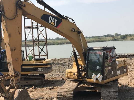 ขายรถแบคโฮ CAT 320D 8XXX ชม.