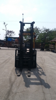 ขายรถโฟร์คลิฟท์ยี่ห้อ TCM 2.5ตัน ดีเซล เสาสูง 4 เมตร