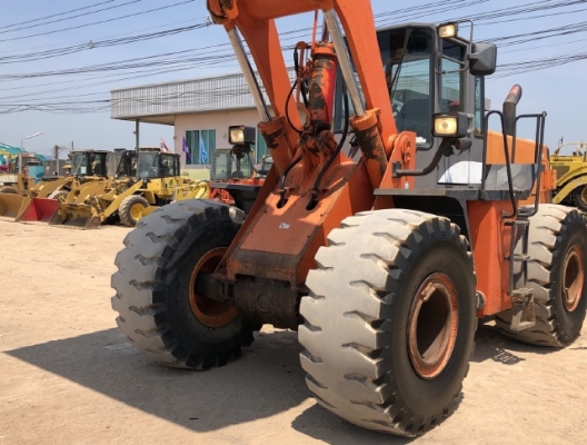 ขายรถตักล้อยาง HITACHI LX230-7 (TCM L40-3) ปี 2005 นำเข้าเองจากญี่ปุ่น สภาพสวยพร้อมใช้ มีVDOการทำงานครับ