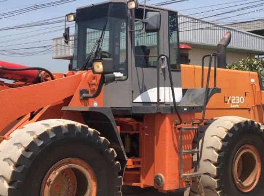 ขายรถตักล้อยาง HITACHI LX230-7 (TCM L40-3) ปี 2005 นำเข้าเองจากญี่ปุ่น สภาพสวยพร้อมใช้ มีVDOการทำงานครับ