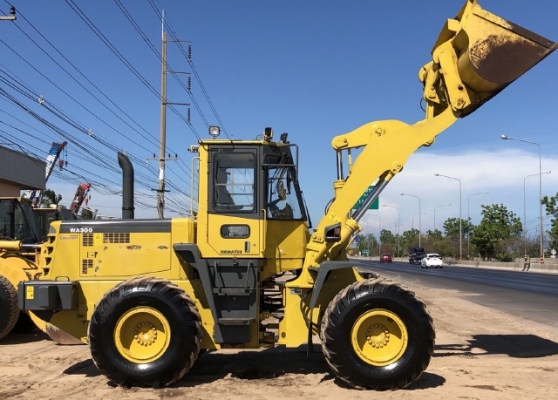 ขายรถตักล้อยาง KOMATSU WA300-3E นำเข้าเองจากญี่ปุ่น สภาพสวยพร้อมใช้ มีVDOการทำงานครับ
