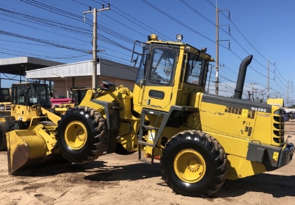 ขายรถตักล้อยาง KOMATSU WA300-3E นำเข้าเองจากญี่ปุ่น สภาพสวยพร้อมใช้ มีVDOการทำงานครับ