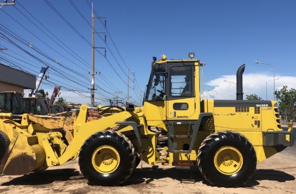ขายรถตักล้อยาง KOMATSU WA300-3E นำเข้าเองจากญี่ปุ่น สภาพสวยพร้อมใช้ มีVDOการทำงานครับ