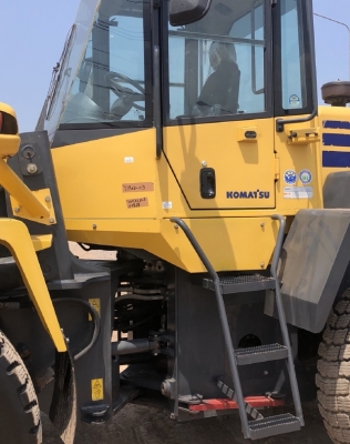 ขายรถตักล้อยาง KOMATSU WA320-5 นำเข้าเองจากญี่ปุ่น สภาพสวยพร้อมใช้ มีVDOการทำงานครับ