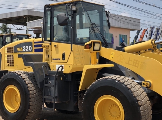 ขายรถตักล้อยาง KOMATSU WA320-5 นำเข้าเองจากญี่ปุ่น สภาพสวยพร้อมใช้ มีVDOการทำงานครับ