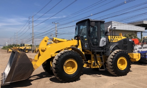 ขายรถตักล้อยาง HITACHI ZW220-5B ปี 2014 นำเข้าเองจากญี่ปุ่น สภาพสวยพร้อมใช้ มีVDOการทำงานครับ ขายรถตักล้อยาง HITACHI ZW220-5B ปี 2014 นำเข้าเองจากญี่ปุ่น สภาพสวยพร้อมใช้ มีVDOการทำงานครับ