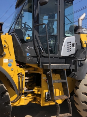 ขายรถตักล้อยาง HITACHI ZW220-5B ปี 2014 นำเข้าเองจากญี่ปุ่น สภาพสวยพร้อมใช้ มีVDOการทำงานครับ ขายรถตักล้อยาง HITACHI ZW220-5B ปี 2014 นำเข้าเองจากญี่ปุ่น สภาพสวยพร้อมใช้ มีVDOการทำงานครับ