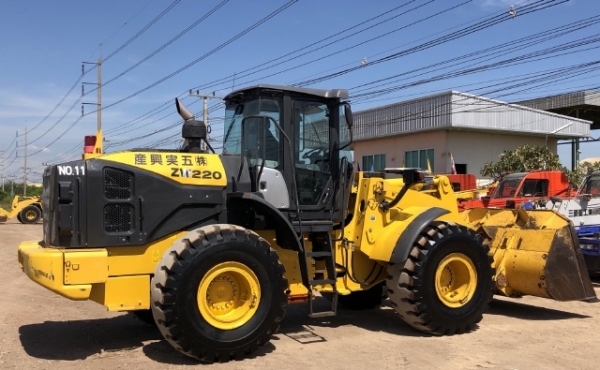 ขายรถตักล้อยาง HITACHI ZW220-5B ปี 2014 นำเข้าเองจากญี่ปุ่น สภาพสวยพร้อมใช้ มีVDOการทำงานครับ ขายรถตักล้อยาง HITACHI ZW220-5B ปี 2014 นำเข้าเองจากญี่ปุ่น สภาพสวยพร้อมใช้ มีVDOการทำงานครับ