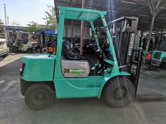 รถยกมิตซูบิชิ น้ำหนักยก 3 ตัน เสาสูง 3 เมตร เครื่องดีเซล เกียร์ออโต้ ***รถนอกนำเข้า  2900 ชม ***