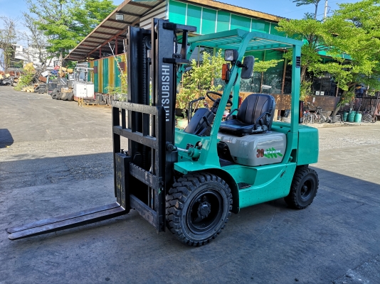 รถยกมิตซูบิชิ น้ำหนักยก 3 ตัน เสาสูง 3 เมตร เครื่องดีเซล เกียร์ออโต้ ***รถนอกนำเข้า  2900 ชม ***