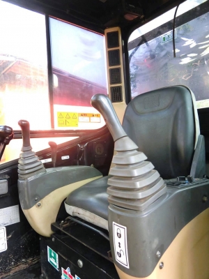 ยี่ห้อ CAT 304CR ขนาดPC40 ตู้เก๋ง <มีVDOให้ชม>รถเก่านอกมีเอกสารอินวอย มีแอร์นอก☎️ติดต่อ 085-5632278 (ราคาต่อรองได้)