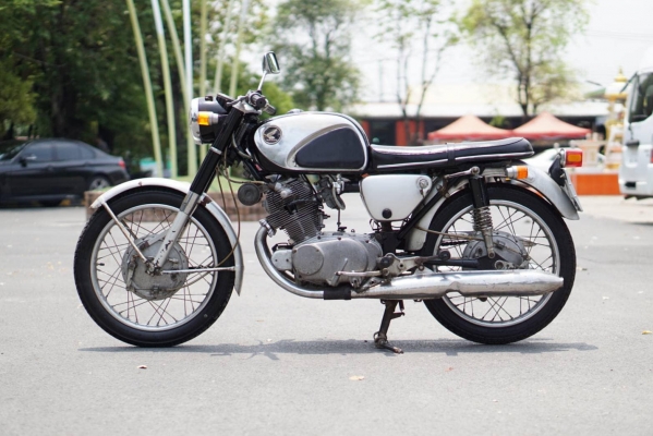 ร้าน วุฒิ นนบุรี ขาย HONDA CB72 รถสภาพสวยเดิมๆเครื่องยนต์ดีพร้อมใช้ทะเบียนโอน