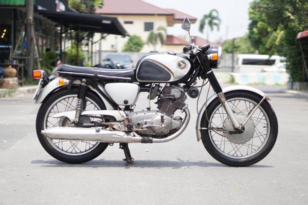 ร้าน วุฒิ นนบุรี ขาย HONDA CB72 รถสภาพสวยเดิมๆเครื่องยนต์ดีพร้อมใช้ทะเบียนโอน