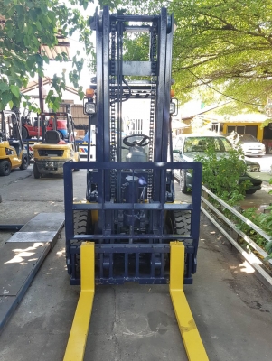 Komatsu FD30-12  ขนาด 3ตัน เสา4เมตร เกียร์ธรรมดา เครื่องยนต์ดีเซล4JG2 ฮิ้งโฟร์ค ราคาต่อรองได้ 0816161541