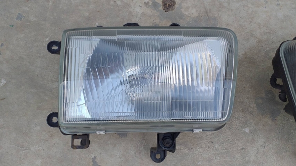 ไฟหน้า toyota surf ln-130 japan โคมแก้ว ใส่ไมตี้ คู่ละ 2500 บาท