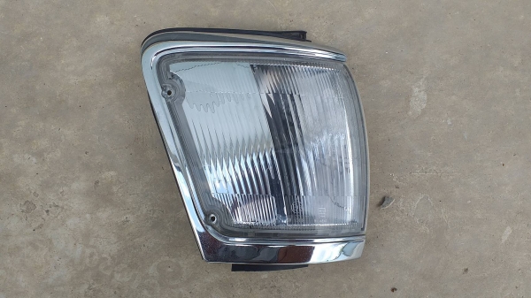 ไฟมุม toyota surf ln-130 japan ใส่ไมตี้ 96  คู่ละ1000 บาท