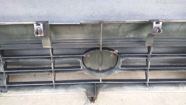 กระจังหน้าไฟตาเต็ม toyota surf ln-130 japan สภาพดี ขาไม่หัก ใส่ไมตี้ 1500 บาท