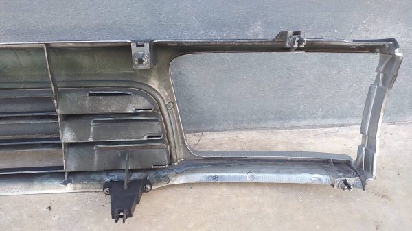 กระจังหน้าไฟตาเต็ม toyota surf ln-130 japan สภาพดี ขาไม่หัก ใส่ไมตี้ 1500 บาท