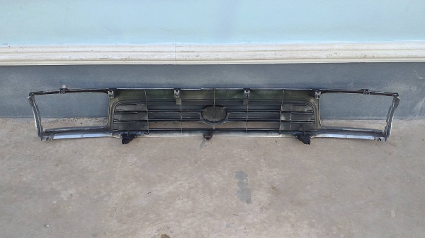 กระจังหน้าไฟตาเต็ม toyota surf ln-130 japan สภาพดี ขาไม่หัก ใส่ไมตี้ 1500 บาท