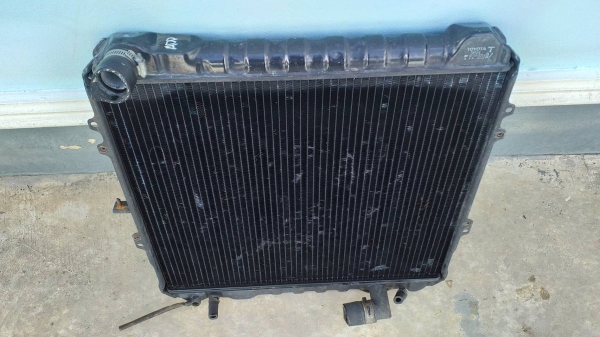 หม้อน้ำ toyota surf ln-130 japan สภาพดีไม่รั่ว 2000บาท