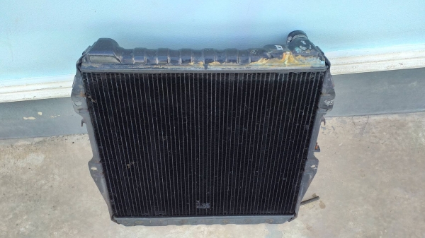 หม้อน้ำ toyota surf ln-130 japan สภาพดีไม่รั่ว 2000บาท