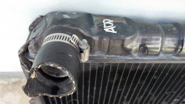 หม้อน้ำ toyota surf ln-130 japan สภาพดีไม่รั่ว 2000บาท