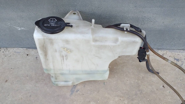 กระป๋องฉีดน้ำกระจก toyota surf ln-130 japan มอเตอร์2ตัว สภาพดีใช้งานได้ปกติ ใส่ไมตี้ 1000 บาท