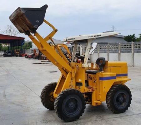 HL703  รถตักล้อยาง. ยี่ห้อ : MITSUI. เครื่องยนต์ : 2AB1- เลขคัทซี :.รถตักมิสซูเอวอ่อนขับ4ล้อ @195,000บาท เครื่องดีเซลรถนอกนำเข้าขนาดเล็ก ตัก0.8คิว ยกสูง2.8เมตร  เหมะกับร้านวัสดุก่อสร้างรถเพื่งนำเข้ายังไม่เคยใช้ในไทยเลย การันตีใช้ดีจริงๆ เอกสารอินวอยใบนำเข