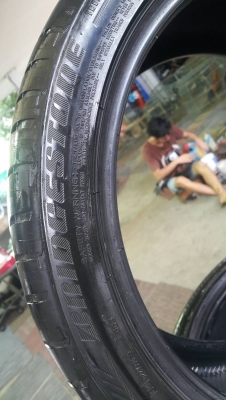 ขายยางสวยๆไม่บวมไม่ปะดอกเต็ม บริดสโตน 265-35-R 18 ปี13 ขายยางสวยๆไม่บวมไม่ปะดอกเต็ม บริดสโตน 265-35-R 18 ปี13
