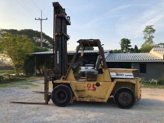 ขาย 235,000 บาท โฟลค์ลิฟท์ DAEWOO D50 ยก 5 ตัน เสาสูง 6.5 เมตร เครื่องดีเชล 4 สูบ สภาพพร้อมใช้ ยางตัน 6 เส้น  รถอยู่  นครปฐม โทร 0610710295  สนใจ รายการสินค้า อื่นๆ ที่ เว็ปไชค์ Truck2Hand https://www.truck2hand.com/index.php?actions=content/search&amp;me