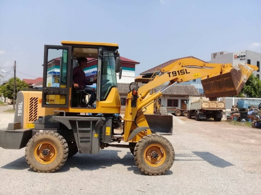 รถตักล้อยาง