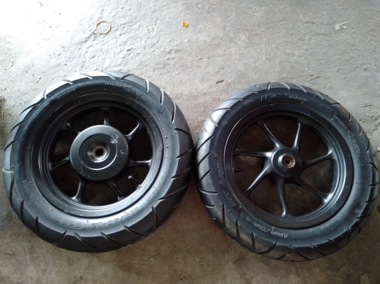 ขาย ล้อแม็กแท้ ติดรถ honda zoommer x ตามในรูปครับ ขาย ล้อแม็กแท้ ติดรถ honda zoommer x ตามในรูปครับ