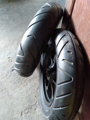 ขาย ล้อแม็กแท้ ติดรถ honda zoommer x ตามในรูปครับ ขาย ล้อแม็กแท้ ติดรถ honda zoommer x ตามในรูปครับ