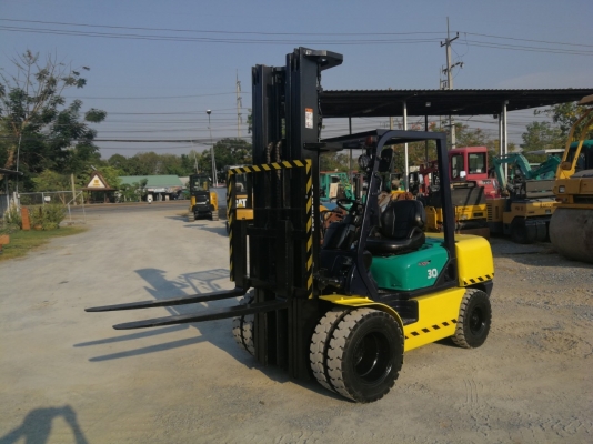 ขายรถนำเข้าจากญี่ปุ่น คันนี้สวยมาก KOMATSU 3ตัน เสาสูง 6เมตร โทร.090-986-2521 อ๊อบ