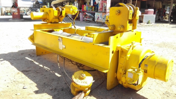 รอกสลิงไฟฟ้า YALE HOIST USA ขนาด 5000 kg วิ่ง 4 ทิศทาง ตัวสลิงและตู้คอนโทรลเป็นสเตนเลส สลิงยาว 18 เม รอกสลิงไฟฟ้า YALE HOIST USA ขนาด 5000 kg วิ่ง 4 ทิศทาง ตัวสลิงและตู้คอนโทรลเป็นสเตนเลส สลิงยาว 18 เม