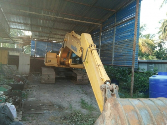 โคมัสสุ PC200-8 สมุดพร้อม รถเดิม 6ปี  เลขไมล์17,814 จดทะเบียนปี 2556