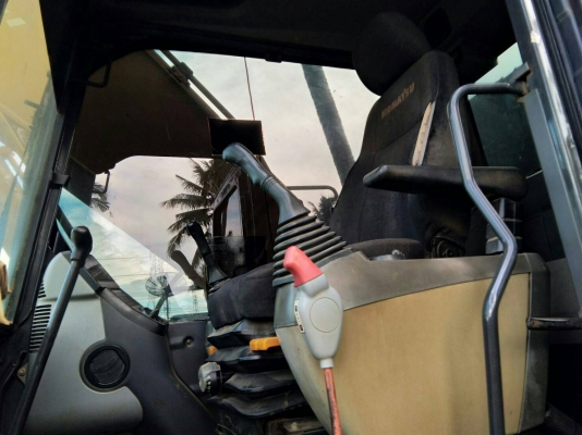 โคมัสสุ PC200-8 สมุดพร้อม รถเดิม 6ปี  เลขไมล์17,814 จดทะเบียนปี 2556