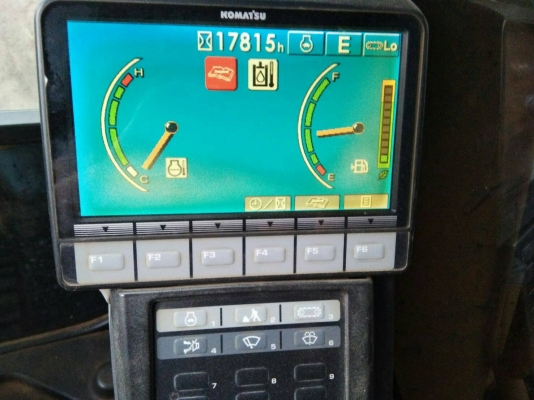 โคมัสสุ PC200-8 สมุดพร้อม รถเดิม 6ปี  เลขไมล์17,814 จดทะเบียนปี 2556