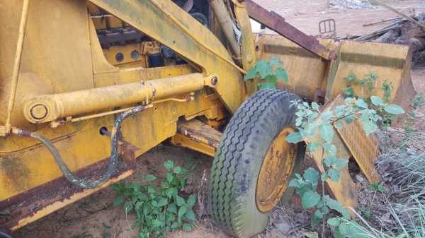 ขายยกคู่ตามสภาพ 240,000 รถตัก CAT 910 เครื่องพัง และรถตักหน้าขุดหลัง CASE เครื่องพังเหมือนกันครับ