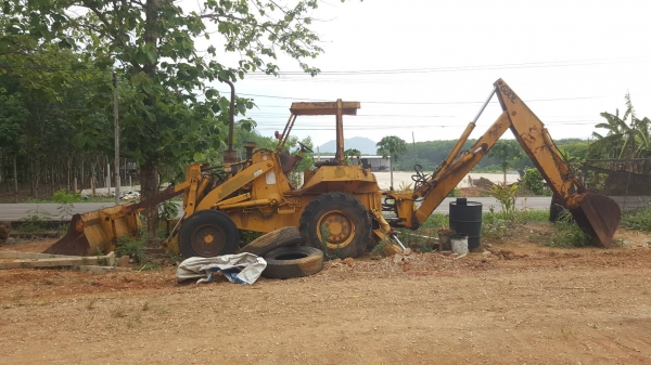 ขายยกคู่ตามสภาพ 240,000 รถตัก CAT 910 เครื่องพัง และรถตักหน้าขุดหลัง CASE เครื่องพังเหมือนกันครับ