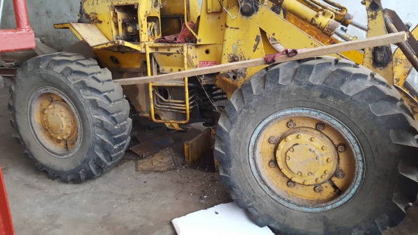 ขายยกคู่ตามสภาพ 240,000 รถตัก CAT 910 เครื่องพัง และรถตักหน้าขุดหลัง CASE เครื่องพังเหมือนกันครับ